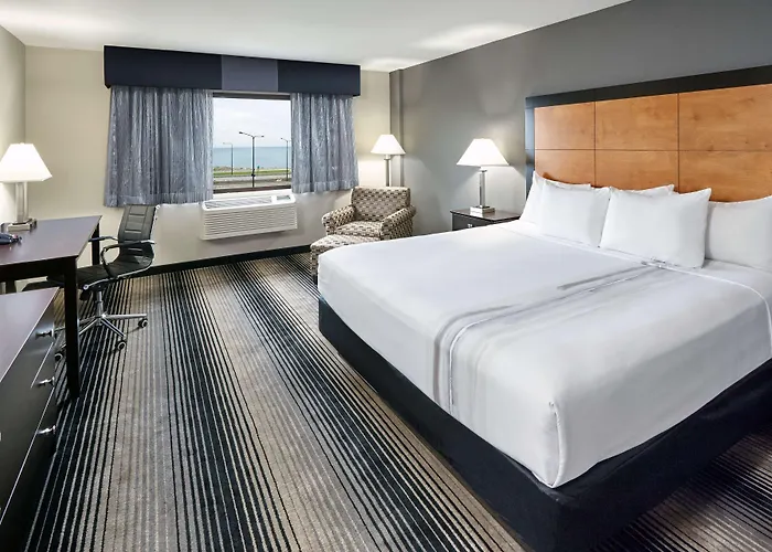 Best Western Plus Hyde Park Chicago Hotel